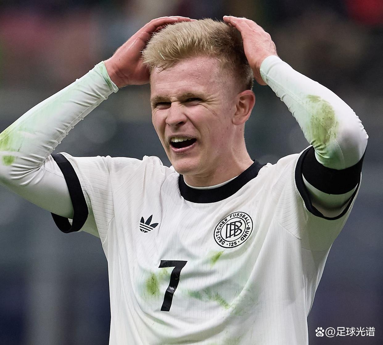 九游网址 -关于加时末段德甲焦点战,斯图加特更衣室发声,球迷炸锅,资深球员宣示担当的信息