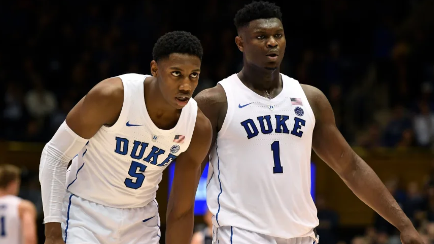 九游电竞 -纽约尼克斯训练开放日,窗口期更衣室发声引欢呼,德甲在即,资深球员宣示担当(圣安东尼奥马刺队更衣室名言)