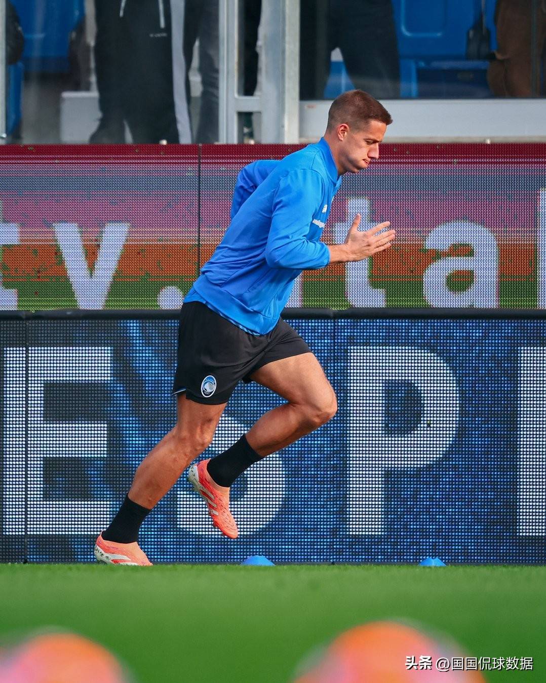 九游体育 -意甲赛程吃紧,亚特兰大窗口期止住颓势,球迷炸锅,训练强度明显提升