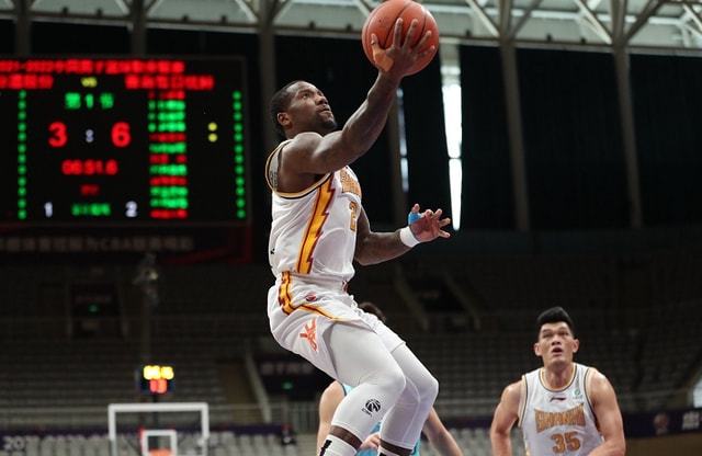 九游娱乐 -风云突变广东宏远清晨状态回暖转折点成都蓉城手感冰凉,媒体一致点评:里程碑夜达拉斯独行侠门线救险